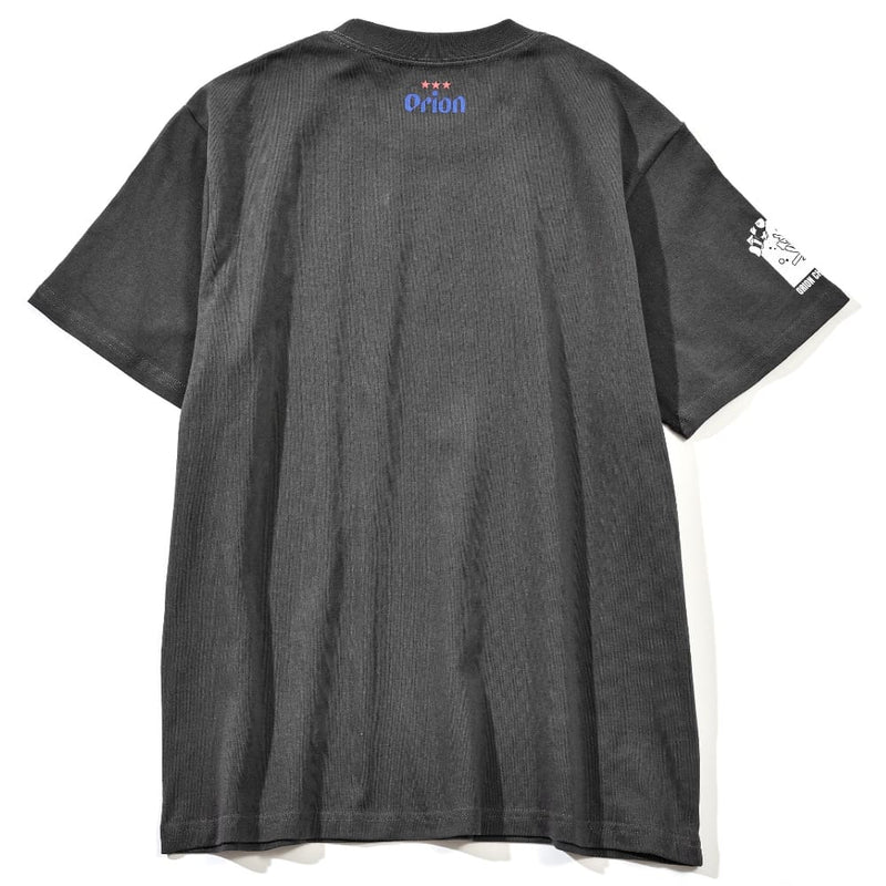 【ORION×CHUMS 23夏】Tシャツ　三線デザイン　カラー： チャコール（CHARCOAL）