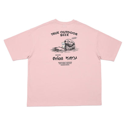 【オリオン別注カラー】FREAK'S STORE×KAVU×ORION ビッグシルエット アニマルバックプリント クルーネック Tシャツ ラッコ&ビール（カラー：ピンク）