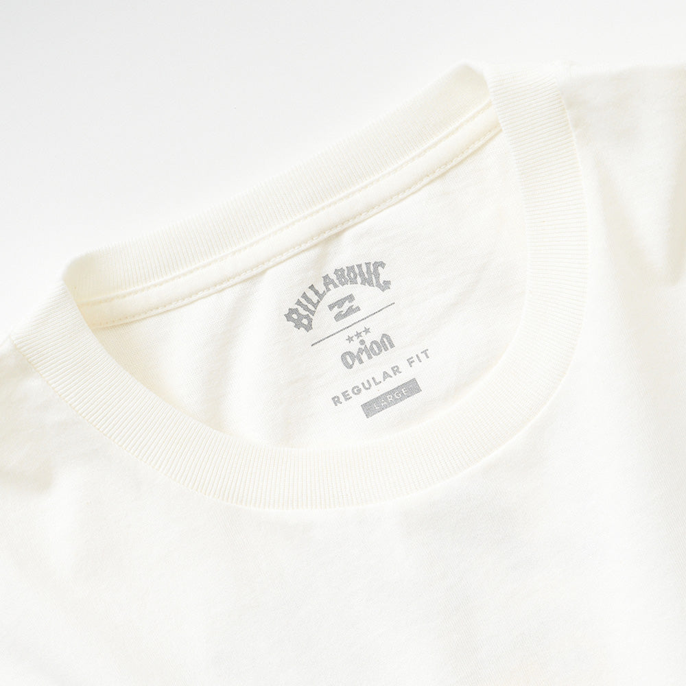 【BILLABONG × ORION】Tシャツ CHARA （カラー：OFF WHITE）
