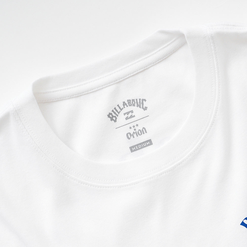【BILLABONG × ORION】ベビーフィットTシャツ ARCH （カラー：WHITE）