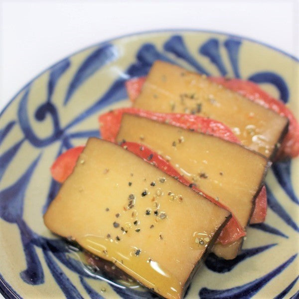 沖縄のソウルフード”島豆腐”を燻製にした「スモーク島どうふ（80g）」