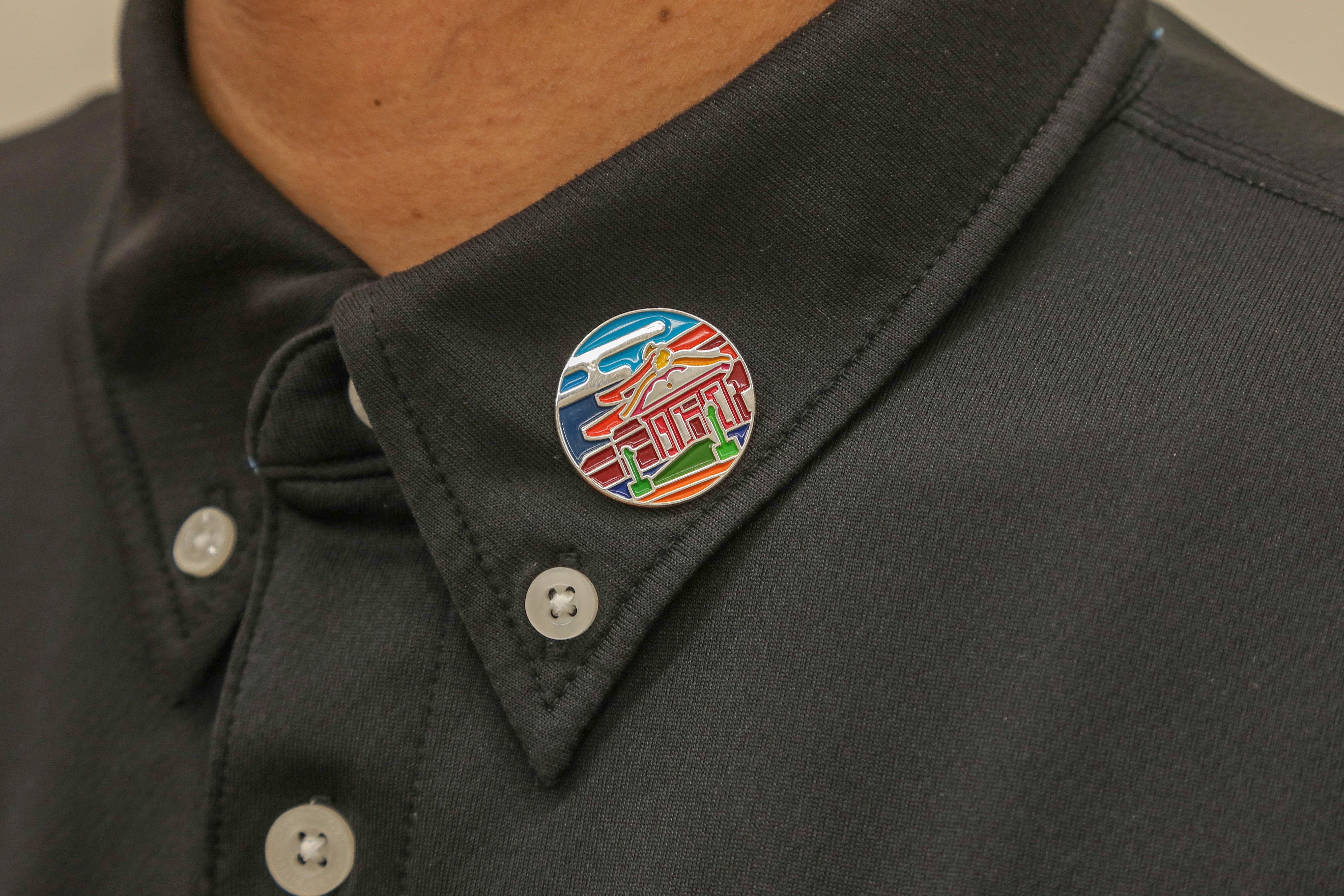 ハ*ン様 優里⭐︎沖縄限定 銀テ付き⭐︎TシャツLサイズ + 缶バッジ ハ*ン様 優里⭐︎沖縄限定 銀テ付き⭐︎TシャツLサイズ + 缶バッジ ハ