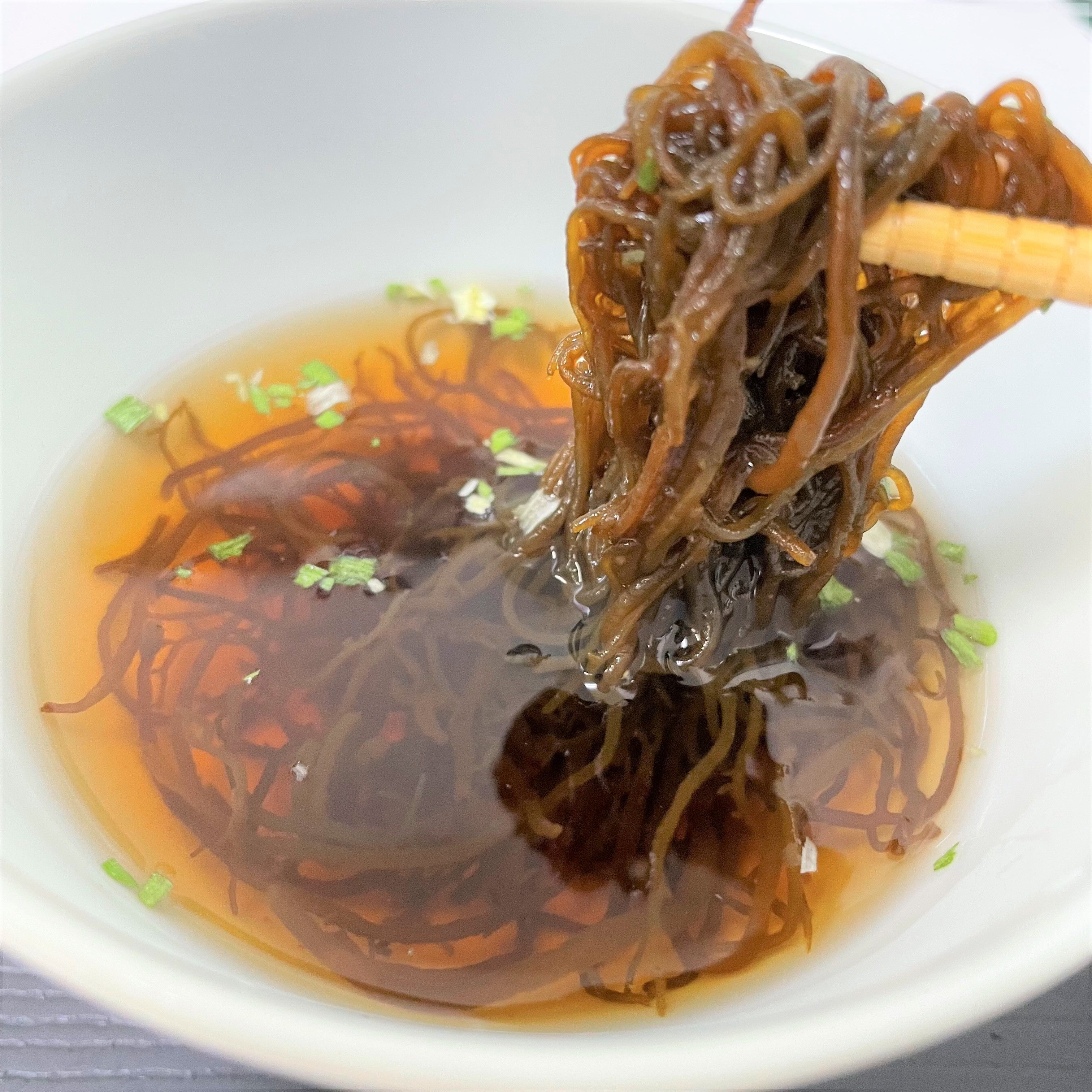 シャキシャキ食感。新鮮な沖縄 津堅島産の『塩もずく（500g・5