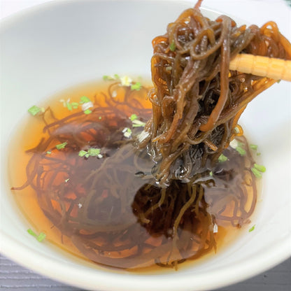 シャキシャキ食感。新鮮な沖縄 津堅島産の『塩もずく（500g・5人前相当）』